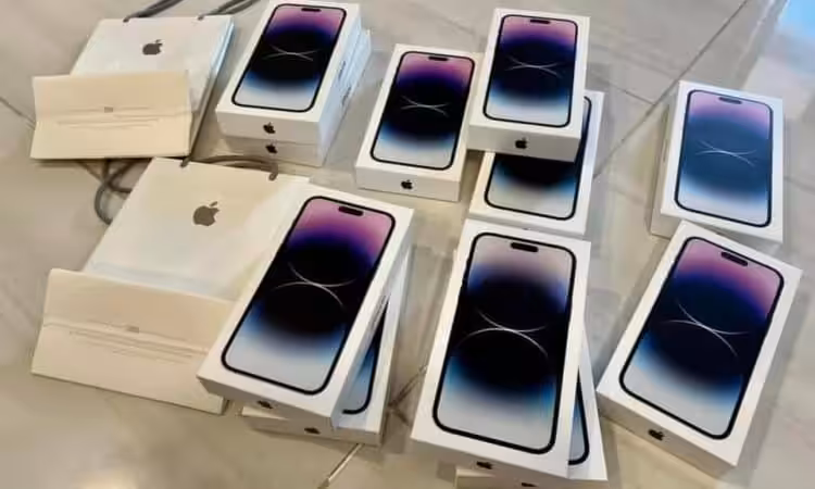Apple iPhone 14 Pro Max 1TB $750/Apple iPhone 13 Pro Max $60