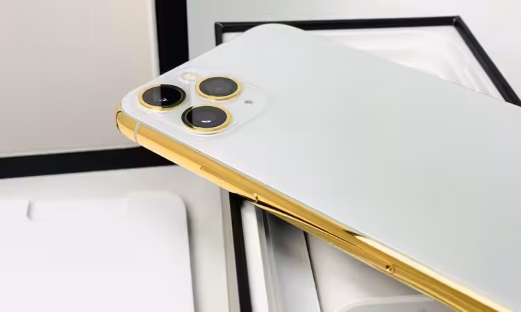 Apple iPhone 15 Pro Max $700 / Tecno Phantom V Fold $350 Wha