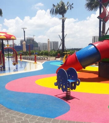 outdoor gym equipment