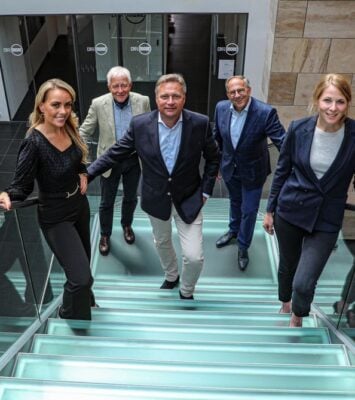 W3sibSI6InJzIiwidyI6MTAwMCwiaCI6NjY5LCJmdCI6ImNvdmVyIn1d