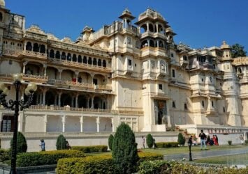 16b42d80 e3bd 48bf 855e a728e91e8b49 lake city place udaipur tour