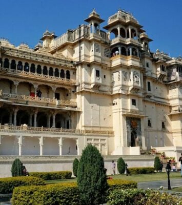 16b42d80 e3bd 48bf 855e a728e91e8b49 lake city place udaipur tour