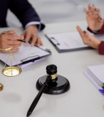 Commercial Litigation Lawyer Livingston